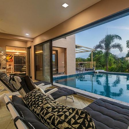 Saffronstays Aura, Alibaug - Luxury Pool Villa With A Game Room And Spacious Lawn Alibág Kültér fotó
