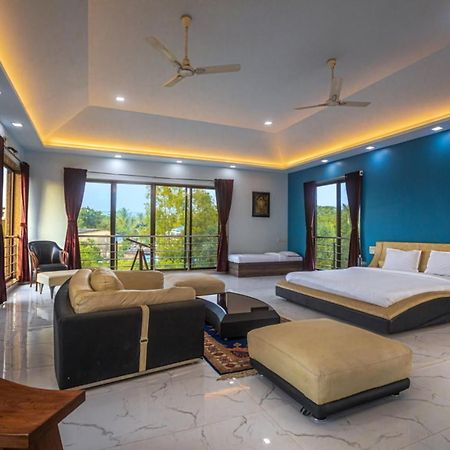 Saffronstays Aura, Alibaug - Luxury Pool Villa With A Game Room And Spacious Lawn Alibág Kültér fotó