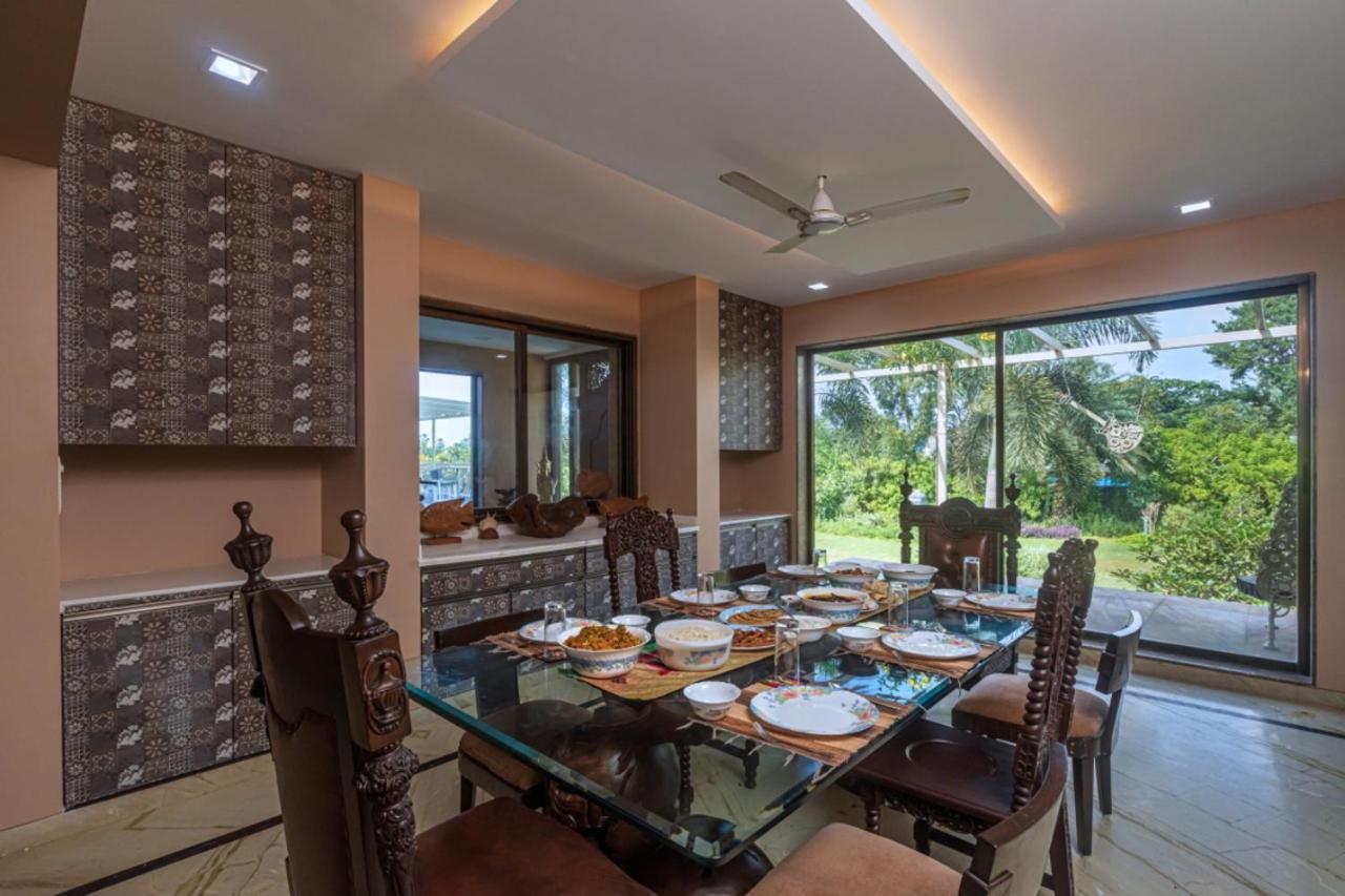 Saffronstays Aura, Alibaug - Luxury Pool Villa With A Game Room And Spacious Lawn Alibág Kültér fotó