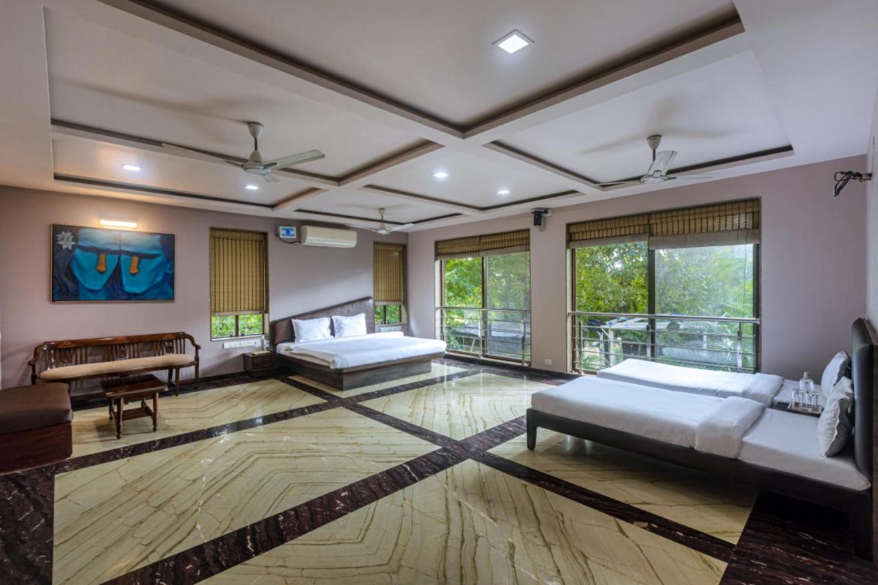 Saffronstays Aura, Alibaug - Luxury Pool Villa With A Game Room And Spacious Lawn Alibág Kültér fotó