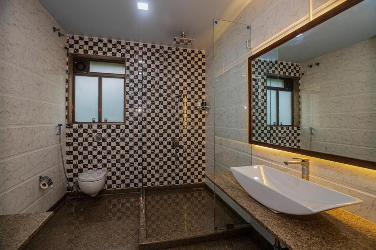 Saffronstays Aura, Alibaug - Luxury Pool Villa With A Game Room And Spacious Lawn Alibág Kültér fotó