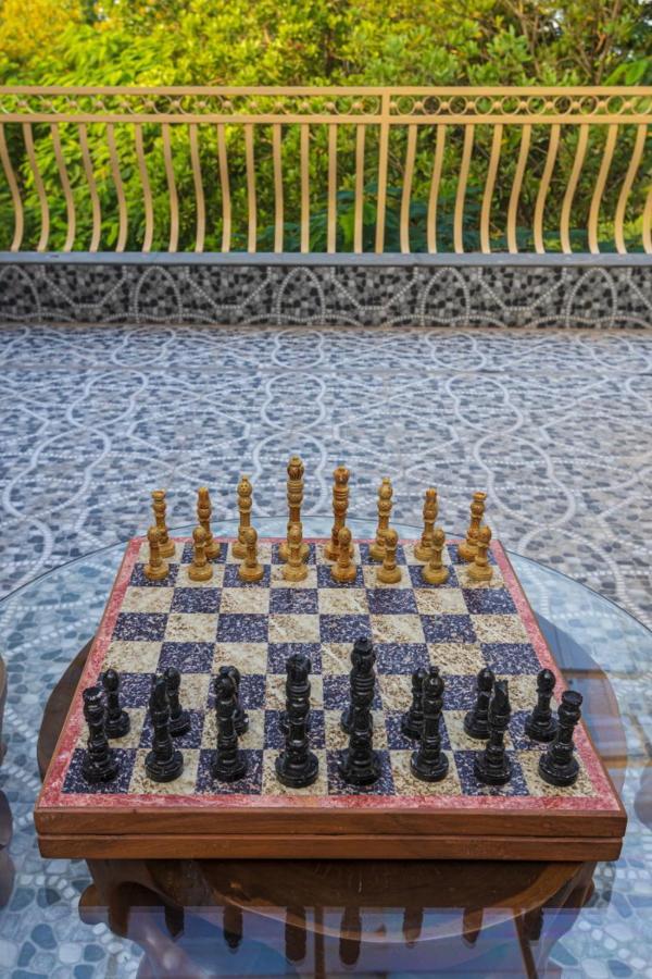 Saffronstays Aura, Alibaug - Luxury Pool Villa With A Game Room And Spacious Lawn Alibág Kültér fotó