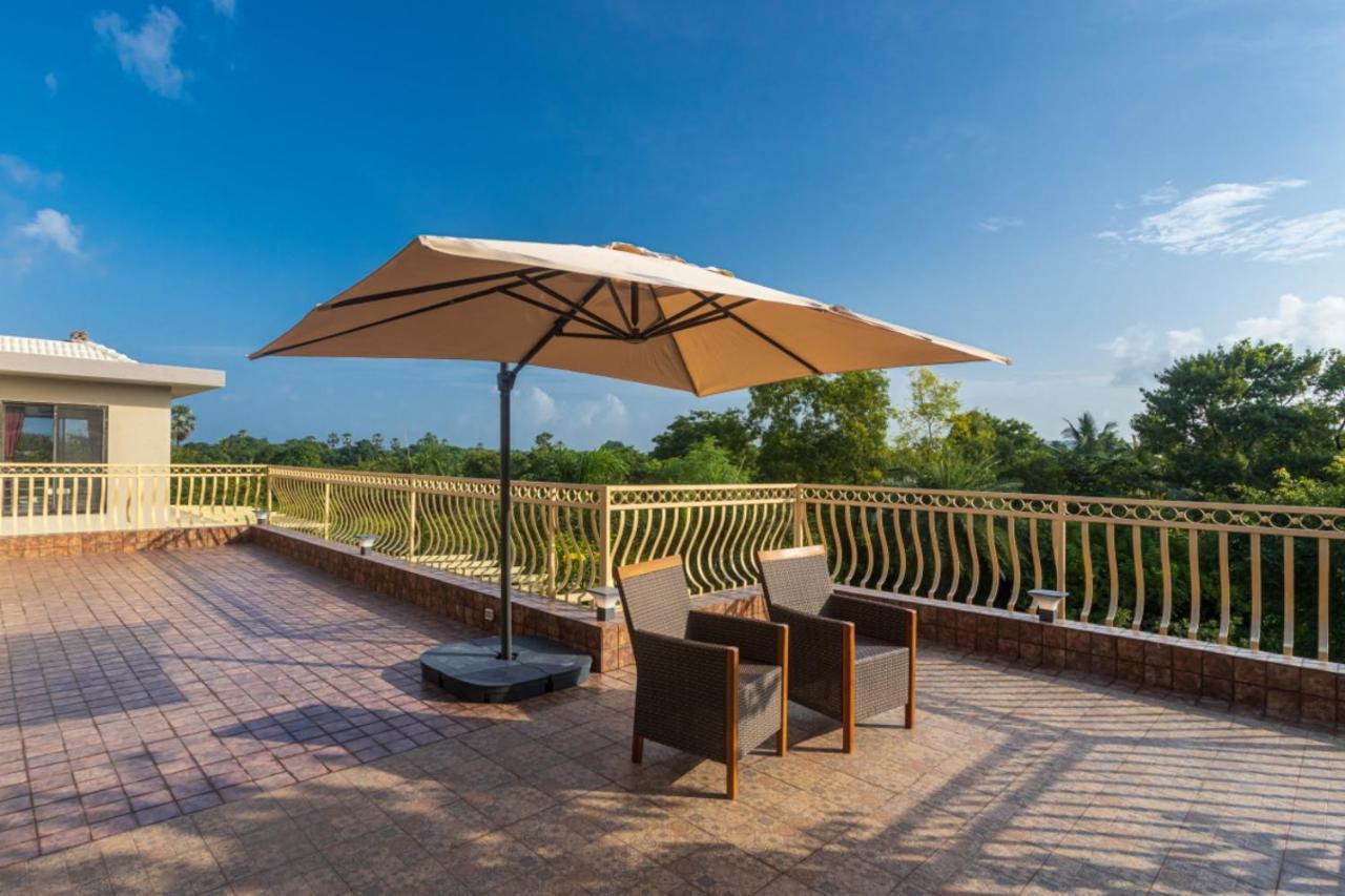 Saffronstays Aura, Alibaug - Luxury Pool Villa With A Game Room And Spacious Lawn Alibág Kültér fotó