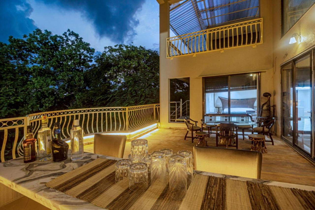Saffronstays Aura, Alibaug - Luxury Pool Villa With A Game Room And Spacious Lawn Alibág Kültér fotó